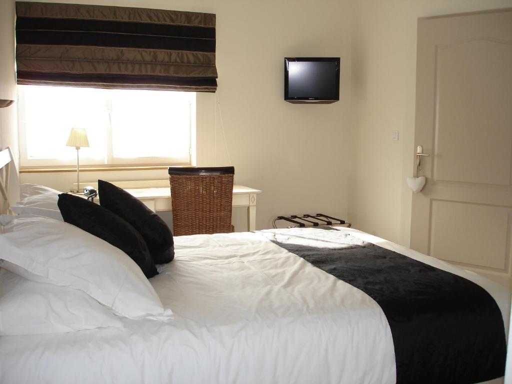 Logis Auberge Cote Jardin Hotel Lezignan-Corbieres Bilik gambar